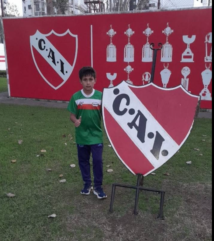 Jugador de BHM en el predio de Independiente